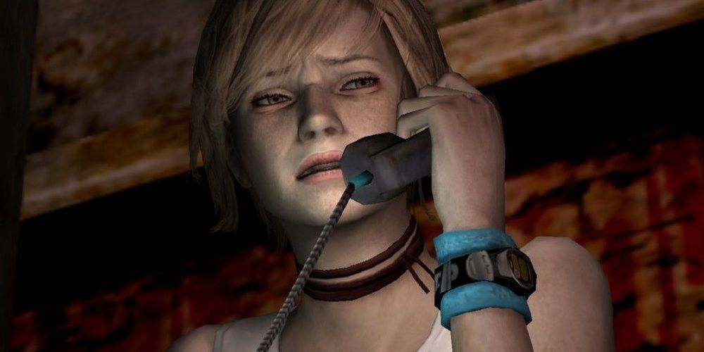 Heather Mason on the phone in Silent Hill 3.
