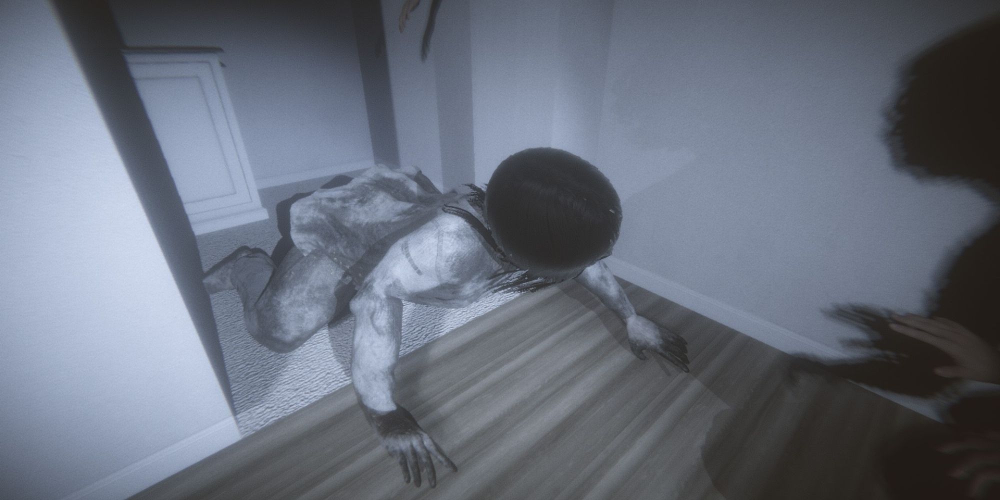 Phasmophobia patient 07 ghost crawling on the floor towards a player