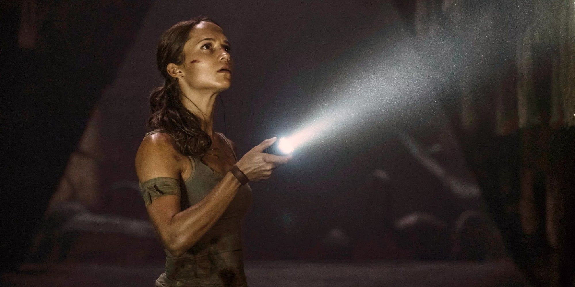 Tomb Raider Trailer Has Alicia Vikander's Lara Croft Barely Dodging Death