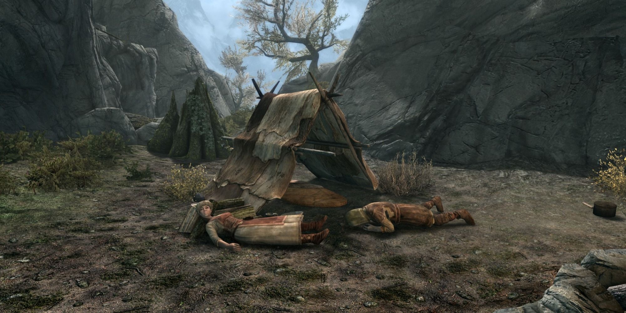 Skyrim screenshot showing the bodies of Talvur and Karan