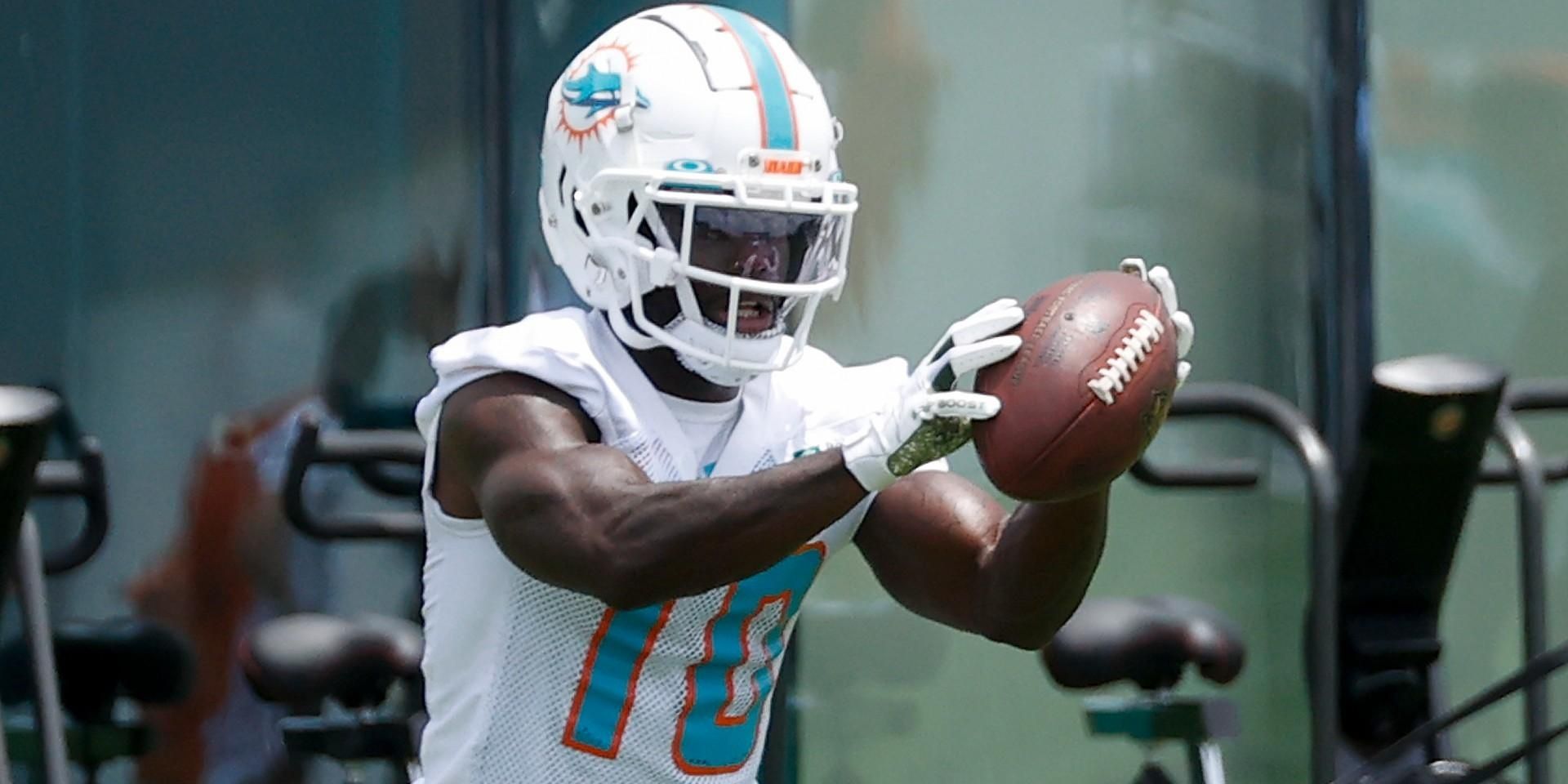 Tyreek Hill catching a pass at Miami Dolphins practice