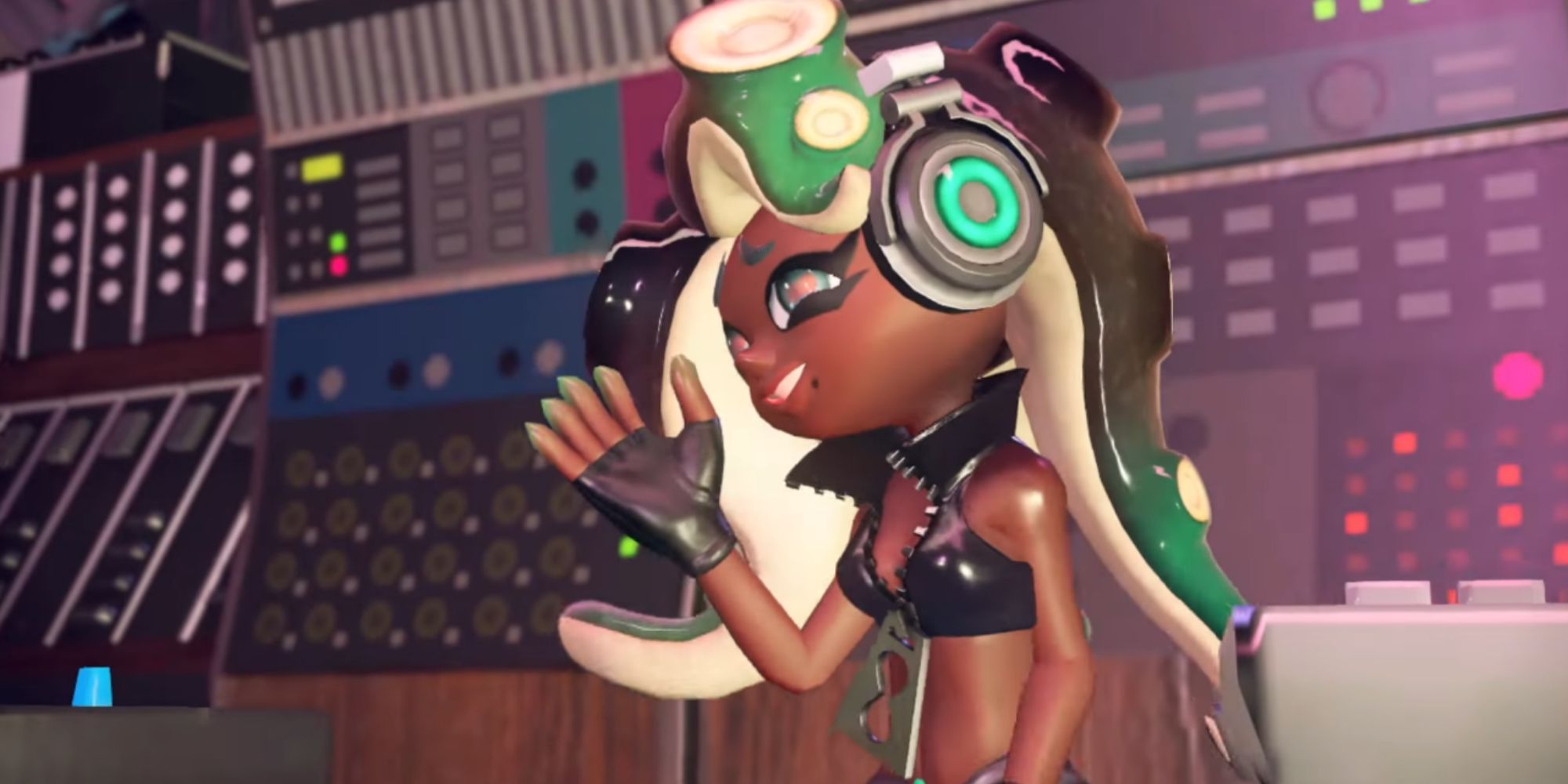 Marina waves to the crowd during a Splatfest