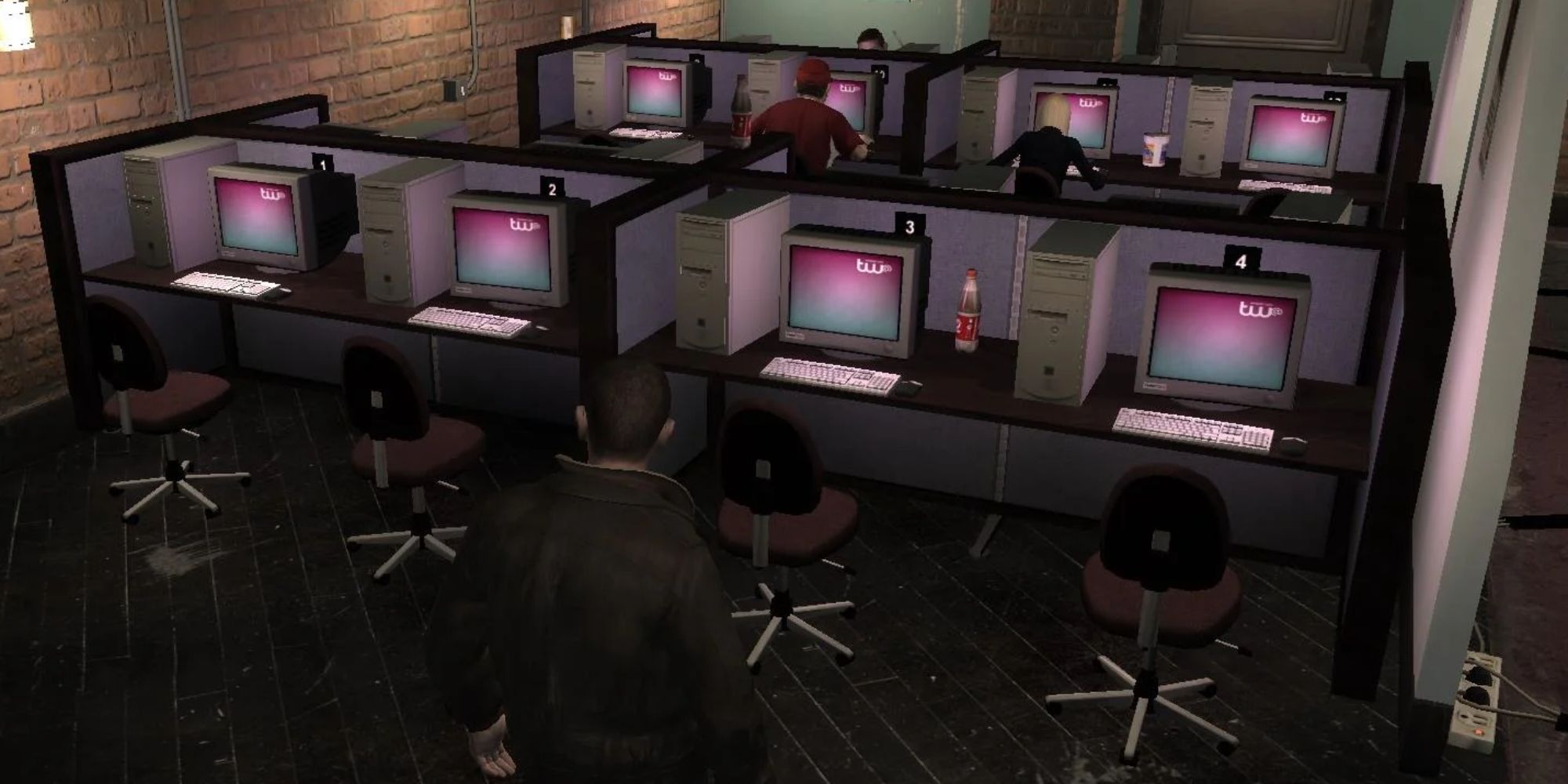 Grand Theft Auto 4 Internet Cafe Screenshot