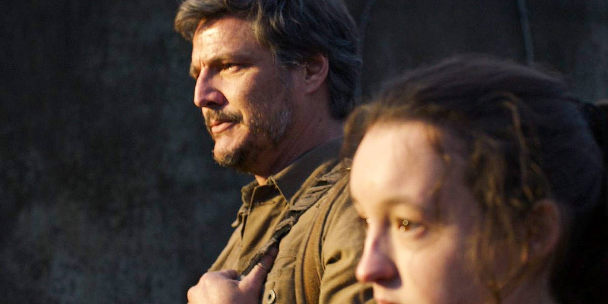 Joel (Pedro Pascal) Et Ellie (Bella Ramsey) Regardent Au Loin