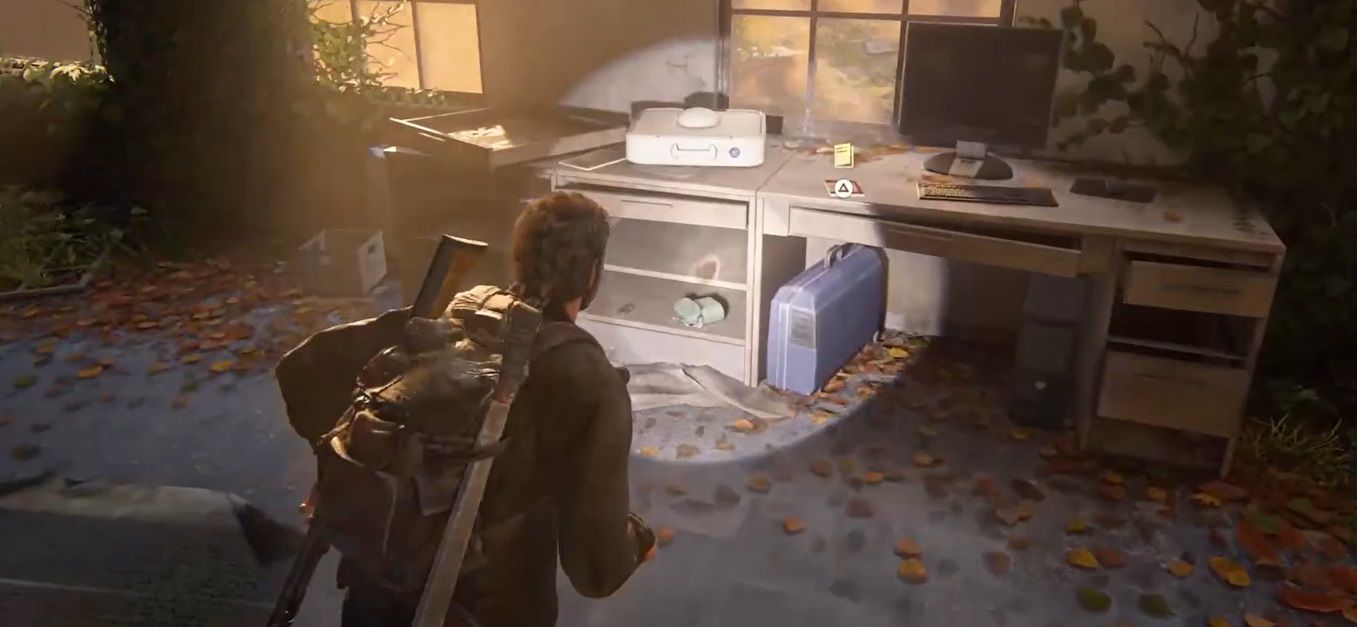 Joel Miller walk towards a desktop with a touchlight in The Last of US Part I