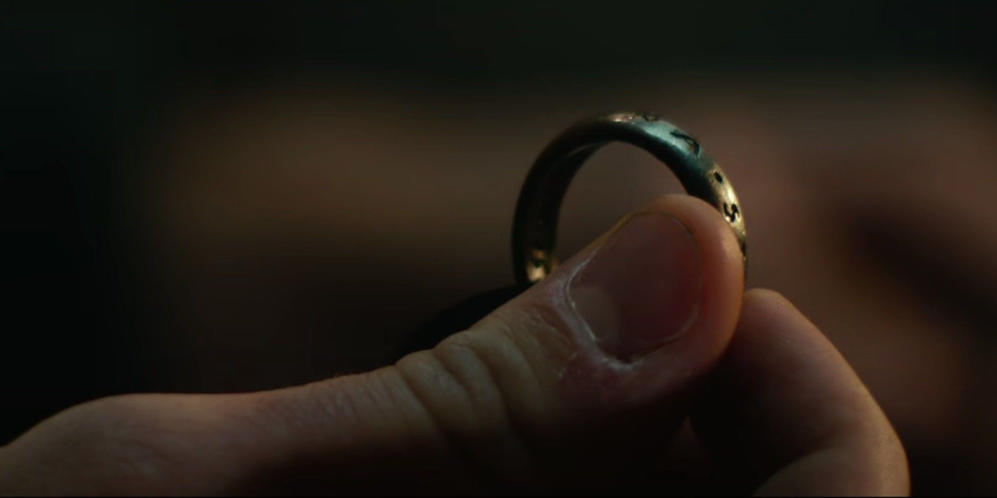 Uncharted Easter Eggs Nate's Ring with Sic Parvis Magna written on it