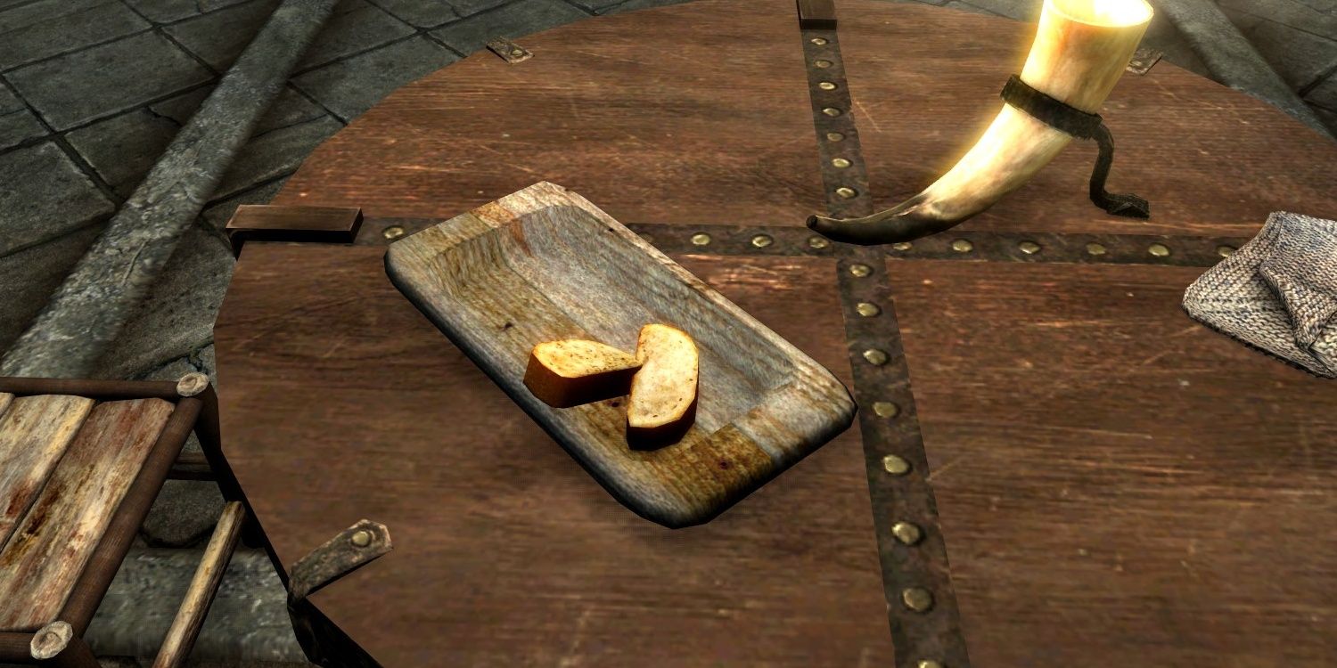 Skyrim screenshot of garlic bread on a plate.