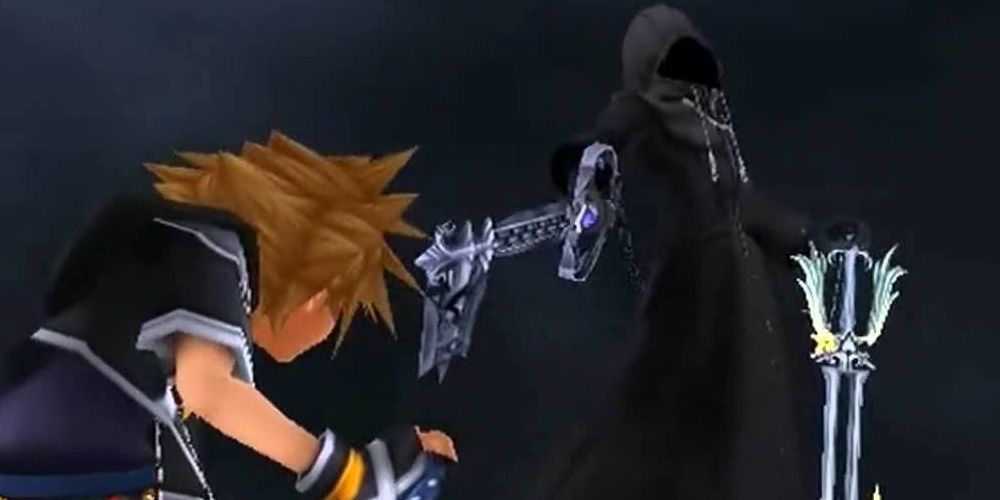Roxas points the Oblivion Keyblade at Sora in Kingdom Hearts 2.