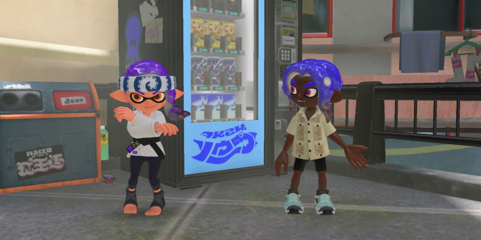 An Inkling wearing the Sous-Chef outfit stands beside an Octoling by a vending machine