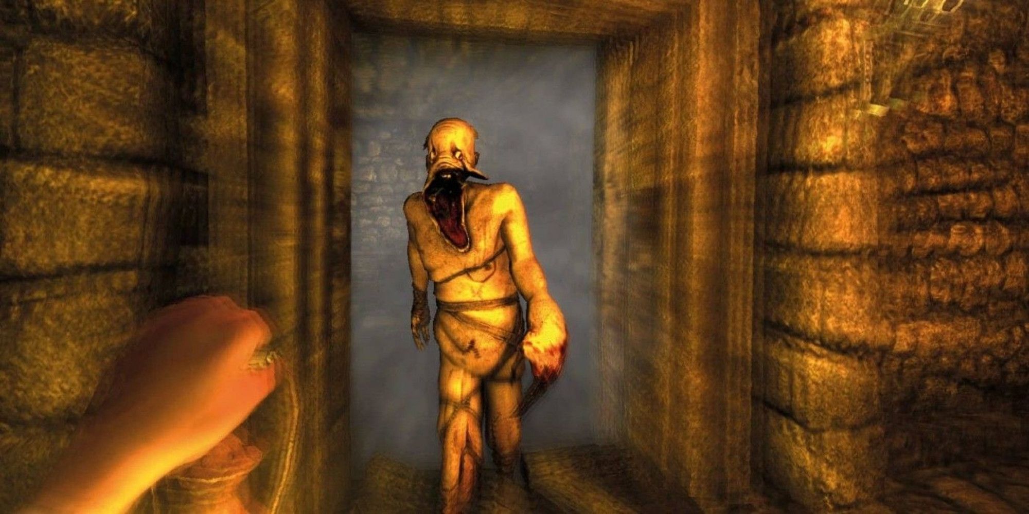 A Gatherer Sprinting Towards Daniel from Amnesia: The Dark Descent.