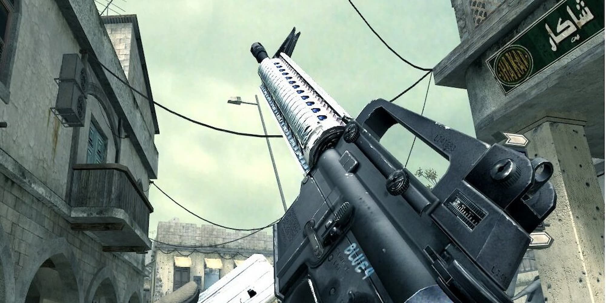 A player inspects their platinum-colored M164A in Call of Duty 4.
