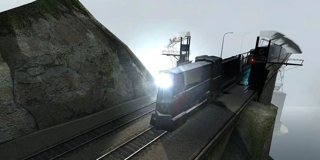 A Combine Razor Train rolls through in Half-Life 2