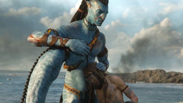 Jake hugging his family in Avatar 2