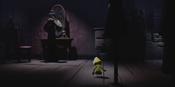 The Lady brushing her hair in front of a broken mirror as Six looks on in Little Nightmares