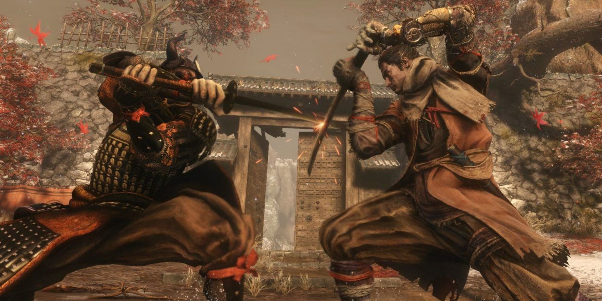Wolf pariert mit seinem Schwert den Angriff eines Samurai-Feindes in einem Hof, während rote Blätter fallen.