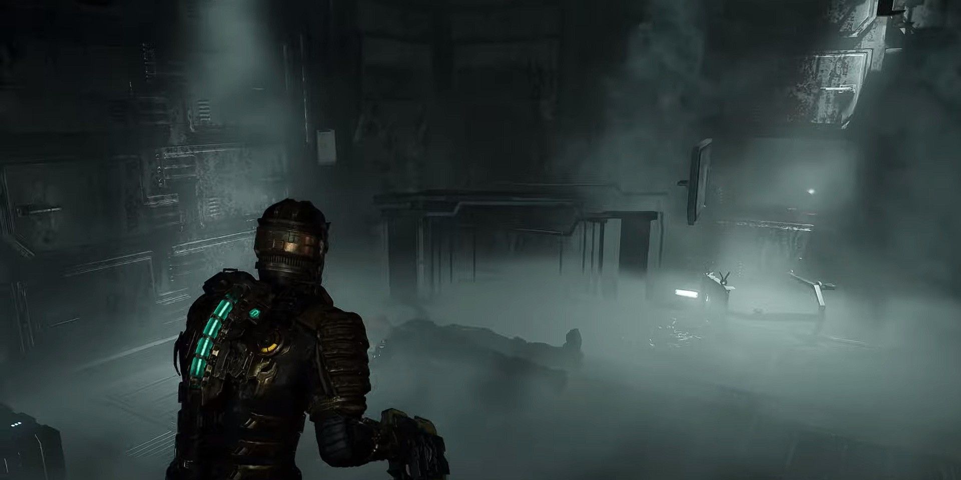 Dead space screenshot of Isaac standing in front of a corpse