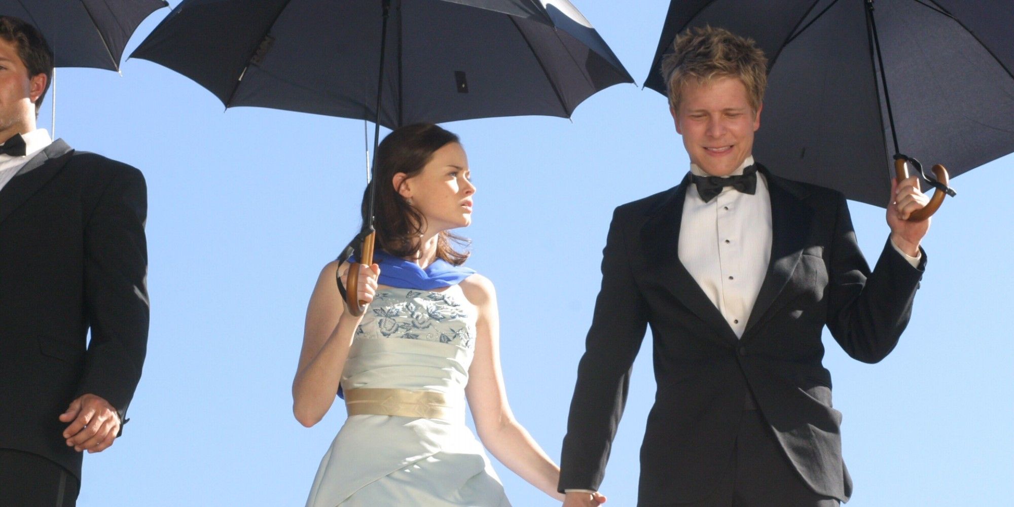 Rory And Logan With Umbrellas In Gilmore Girls
