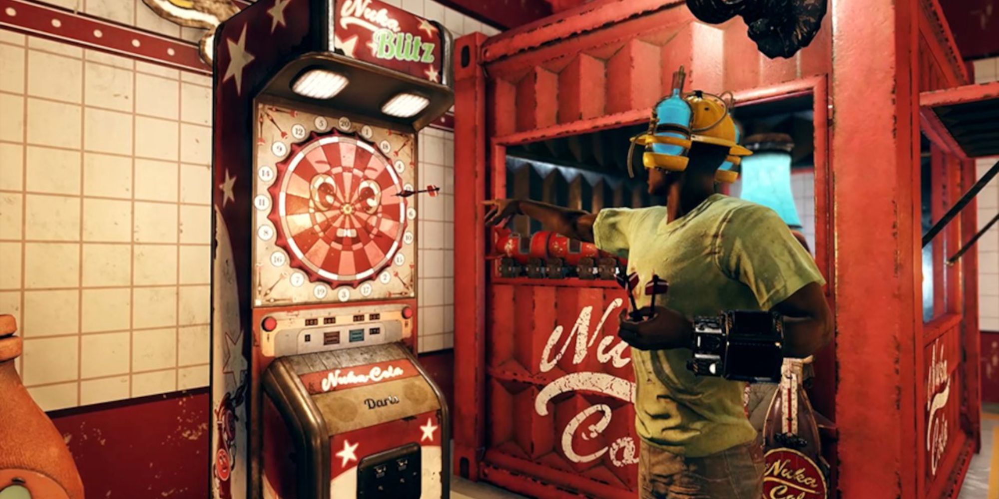 Fallout 76 Персонаж бросает дротики в игровой автомат