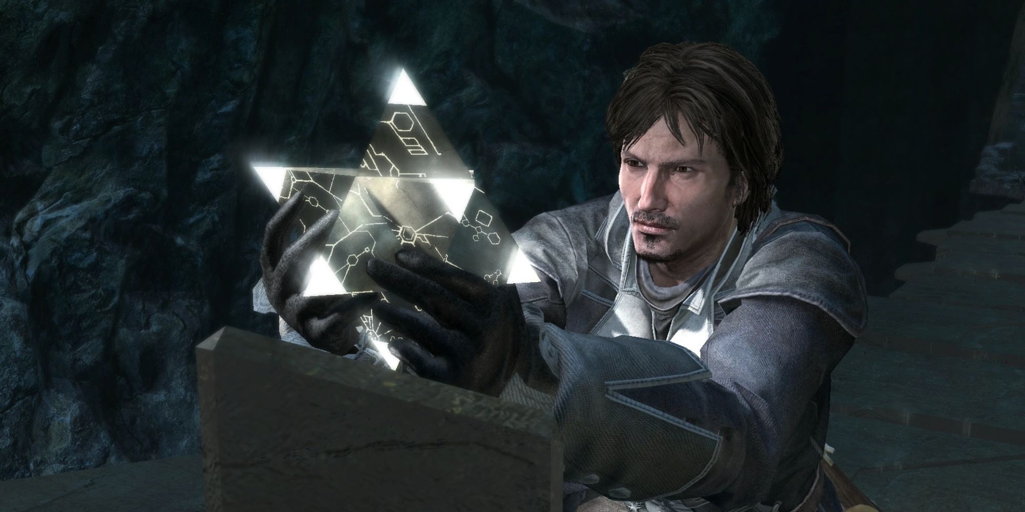 Shay holding a Piece of Eden in Assassin's Creed Rogue.