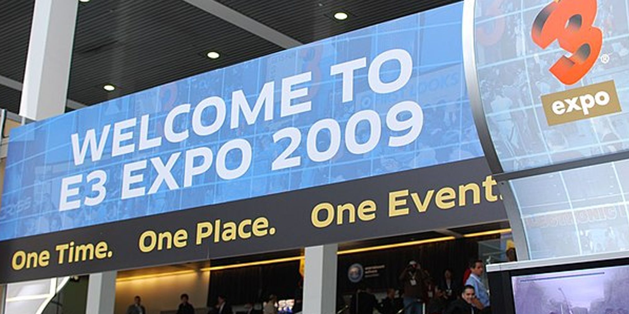 E3 2009 banner hung up at the entrance of event 