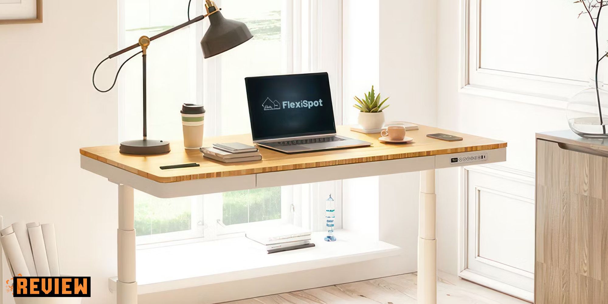 FlexiSpot Pro Q8 Gives Secretlab's Standing Desk A Run For It's Money
