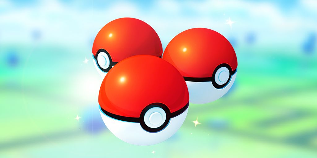 Three Poke Balls с выцветшим изображением карты Pokemon Go в качестве фона