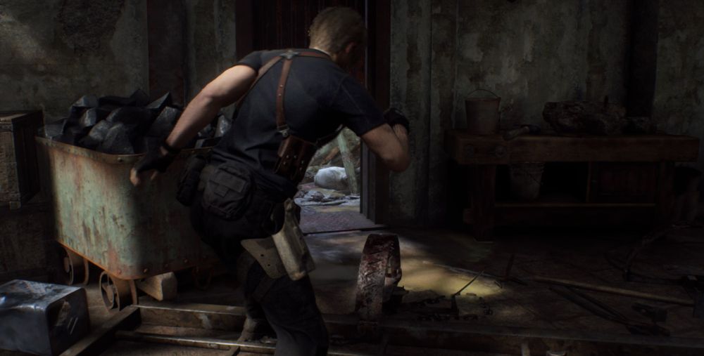 Leon Kennedy entkommt im Resident Evil 4 Remake einer Bärenfalle in der verlassenen Eisenhütte