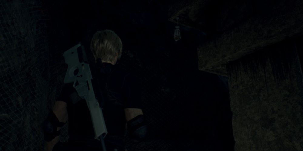 leon kennedy finds a gem cask during the helicopter battle in resident evil 4 remake