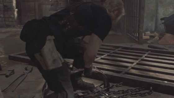 Resident Evil 4 Remake - Leon Stuck In A Bear Trap
