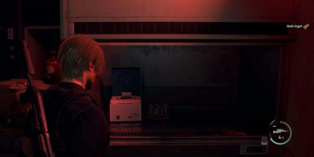 Leon Kennedy finds a Gold Bar in a room where a Regenerador was hiding in Resident Evil 4 Remake