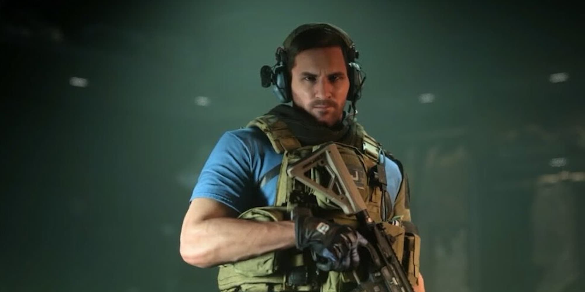 Lionel Messi holds an SMG for his collaboration appearance in MW2.