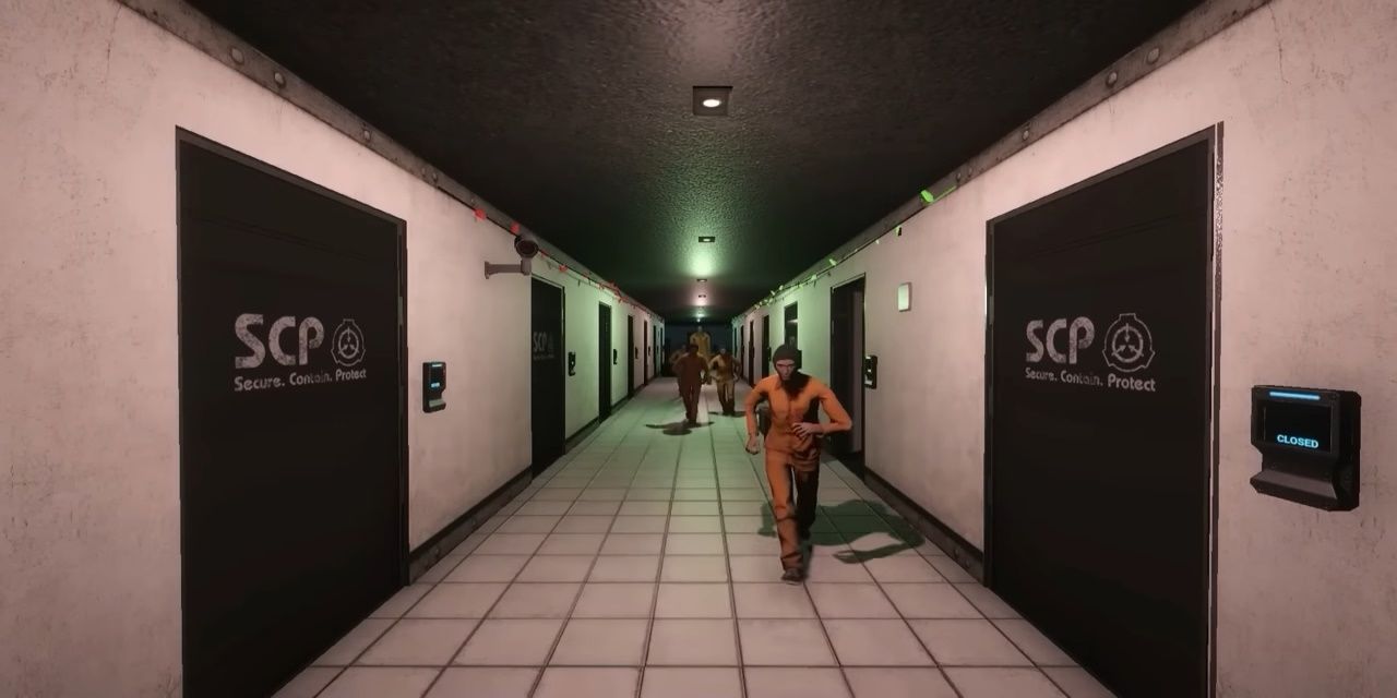 People running away in SCP - Secret Laboratory