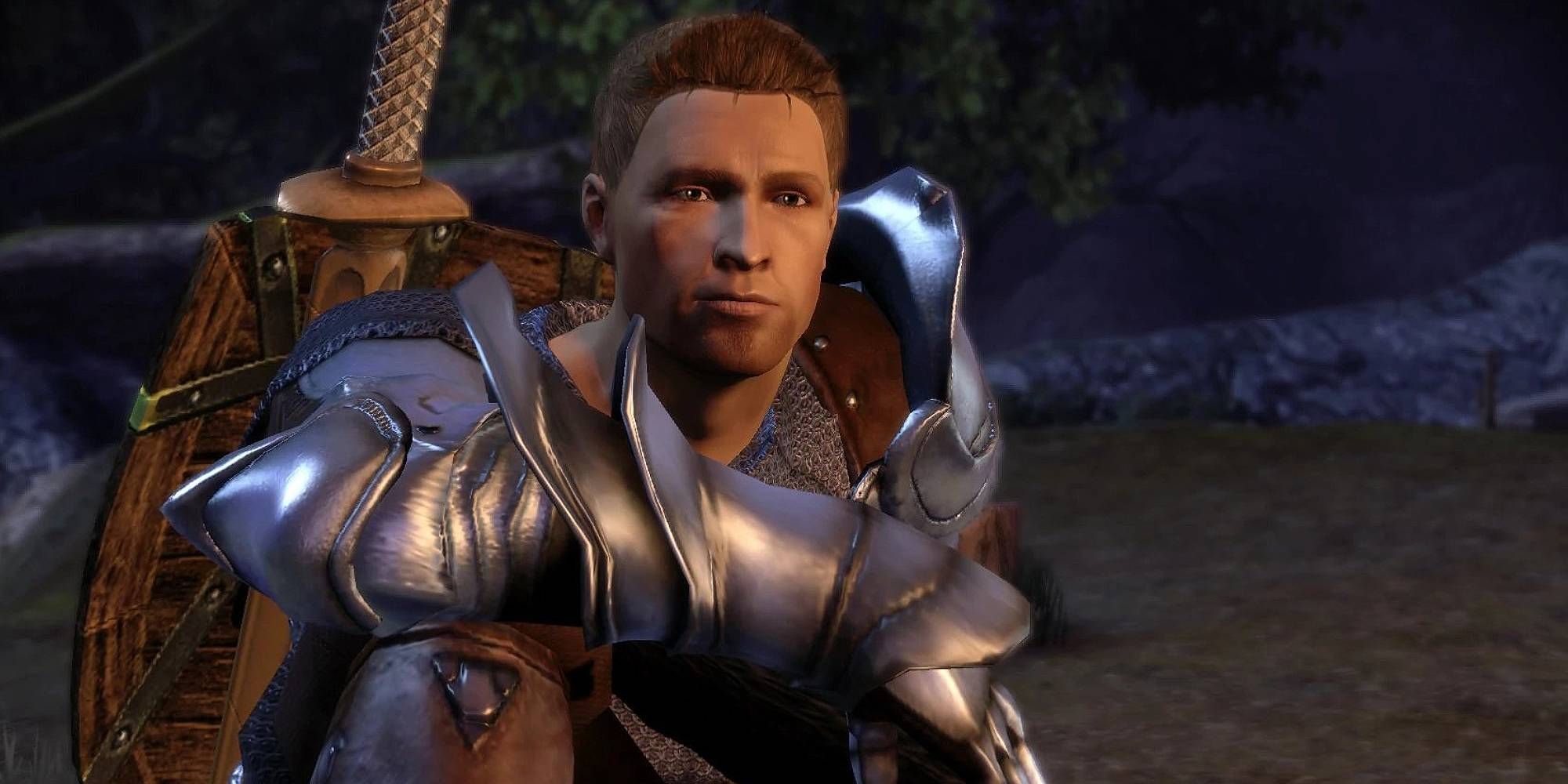 A blonde man in knight's armour sits by a campfire in Dragon Age Origins