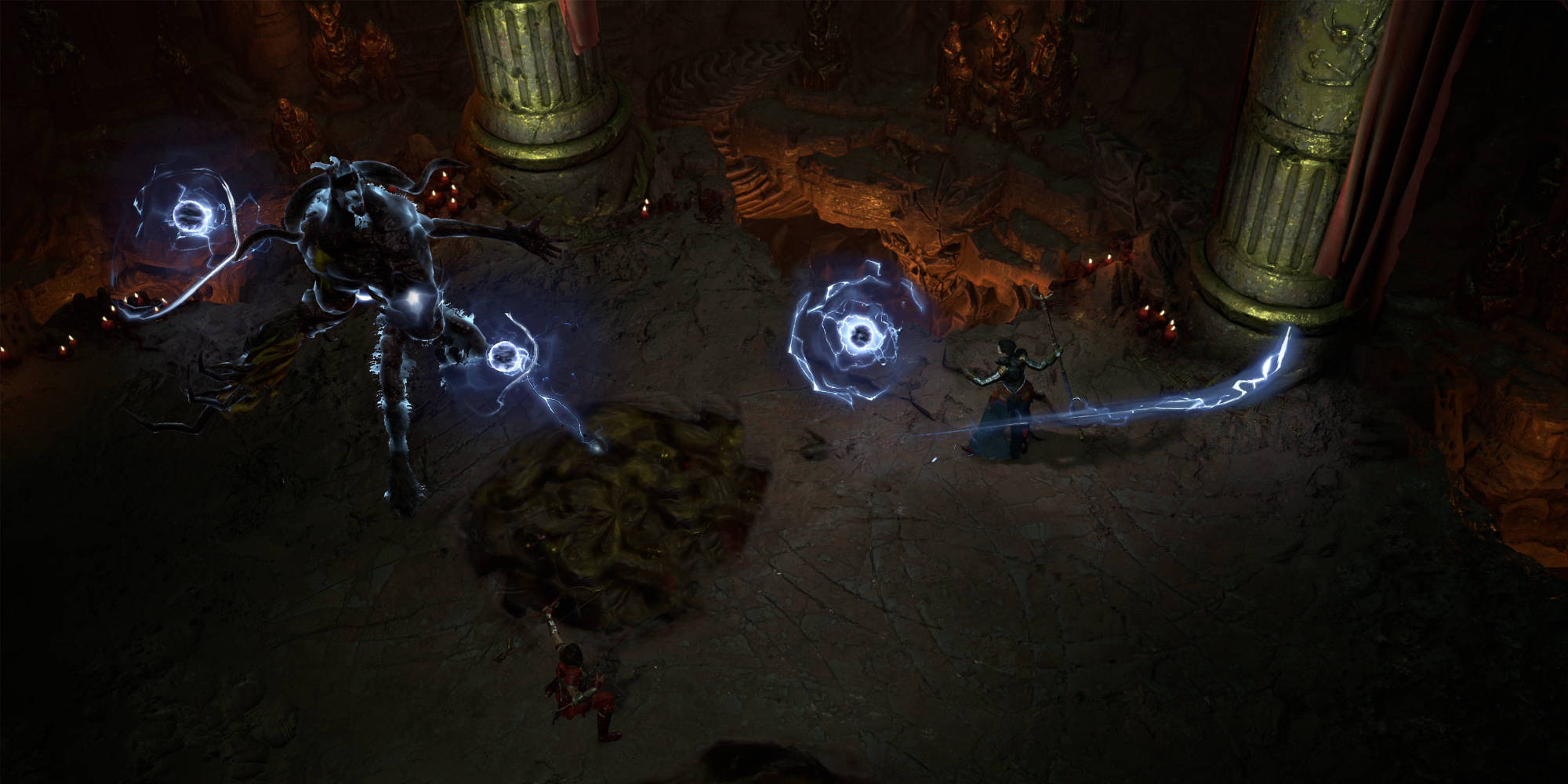 Diablo 4 Lightning Sorcerer Fighting Boss