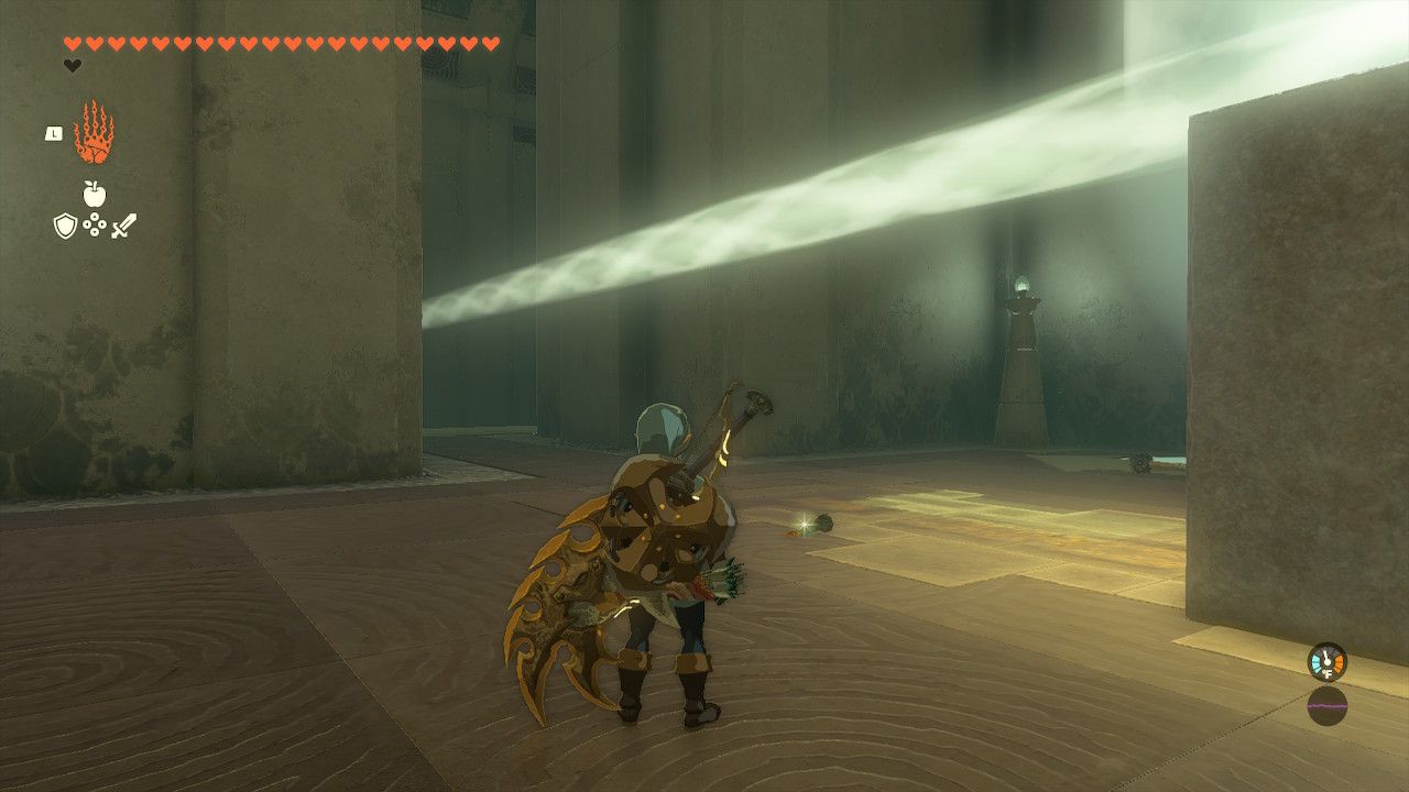 Link standing next to a block with a mirror in Rakashog Shrine in Zelda Tears of the Kingdom