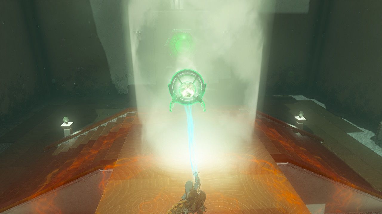 Link using a mirror to reflect light in the Rakahshog shrine in Tears of the Kingdom