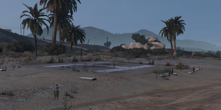 grand-theft-auto-5-sandy-shores-helipad.jpg (740×370)