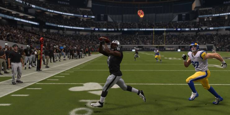 Josh Jacobs catching pass on the sidelines