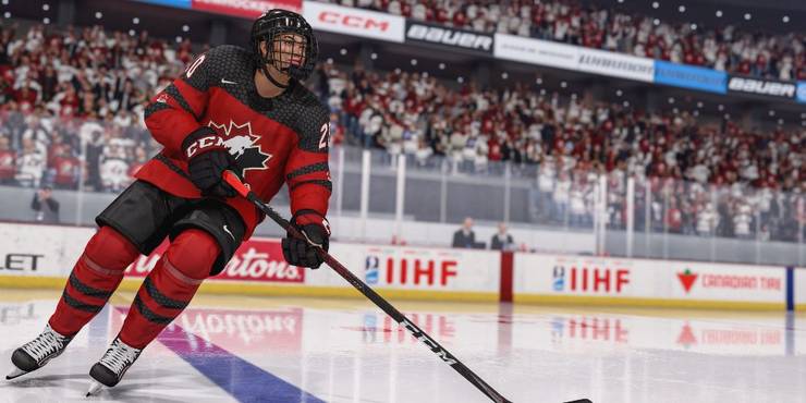 nhl-23-female-hockey-player-skating-in-the-rink.jpg (740×370)