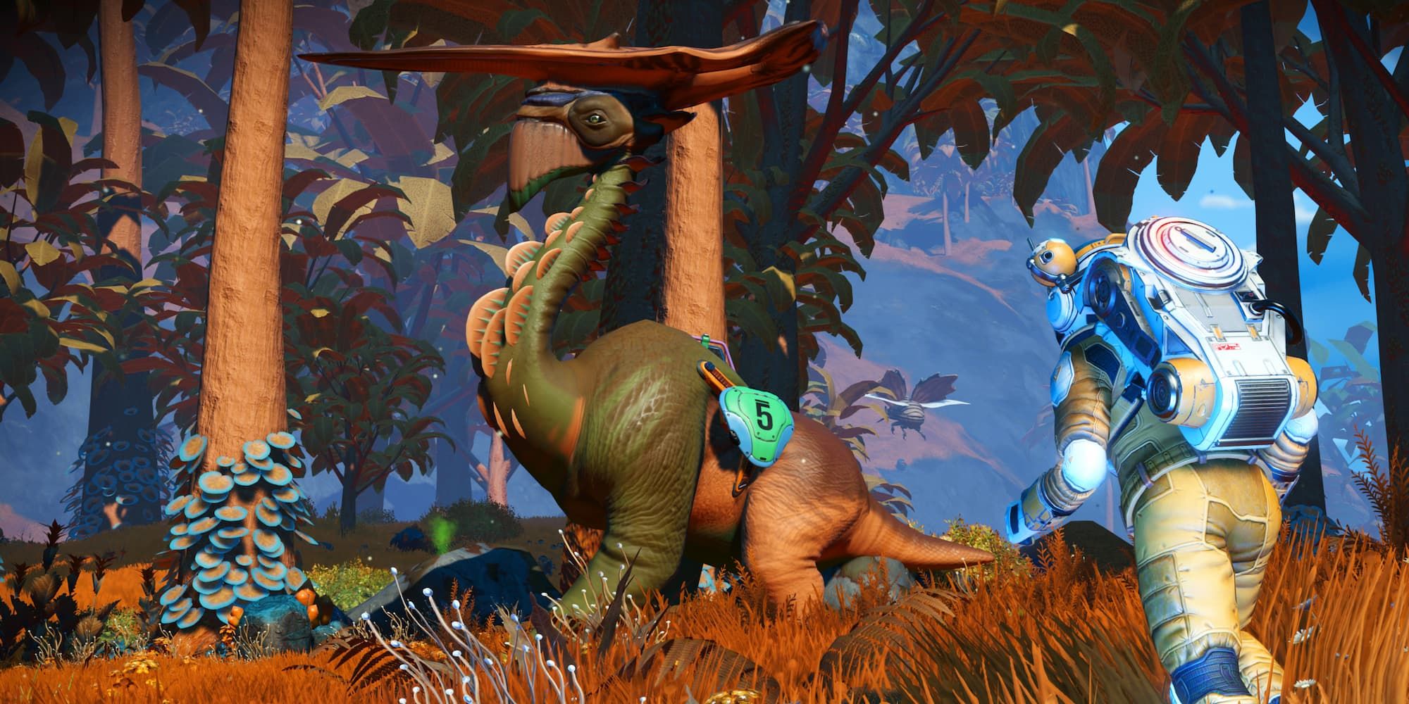 A player approaches an alien creatures in hopes of taming it in No Man's Sky.