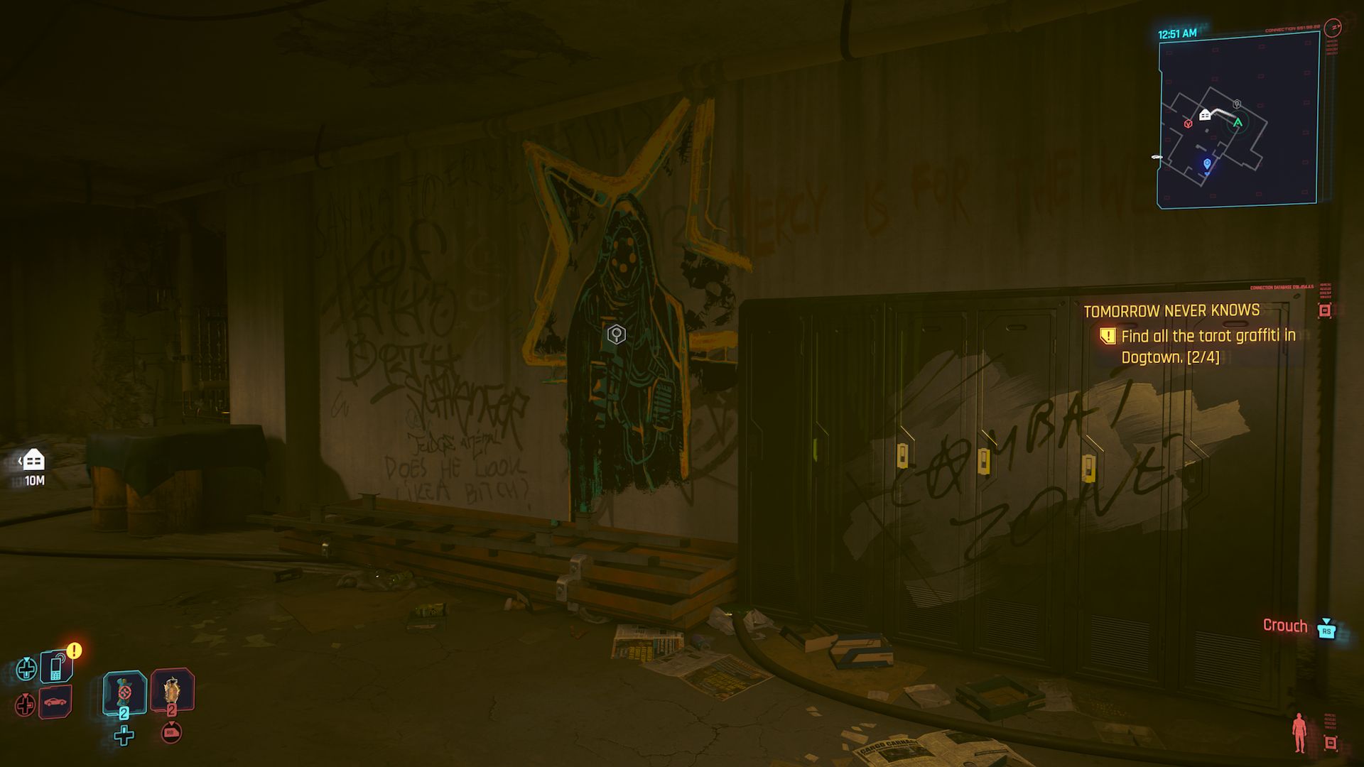 Cyberpunk 2077 Phantom Liberty Screenshot Of King Of Pentacles Graffiti On Wall Next To Set Of Lockers