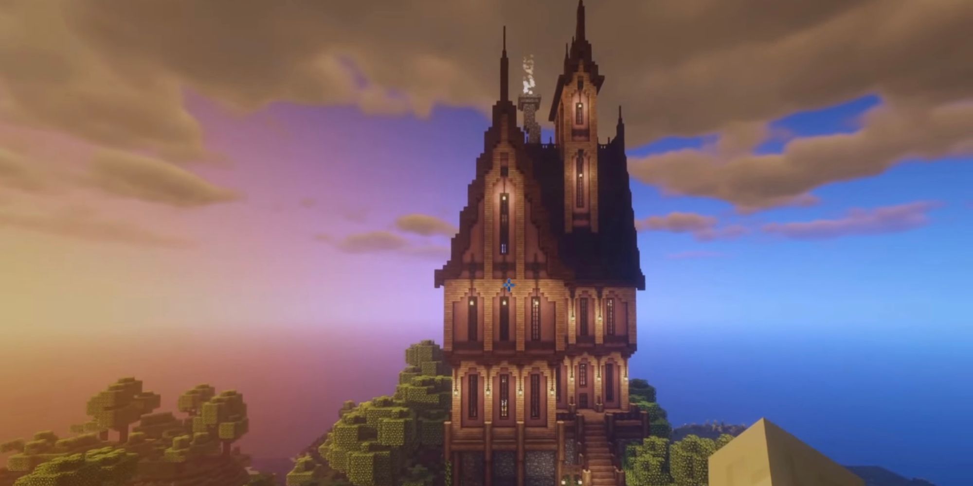 An image from Minecraft of a haunted gothic Mansion that is inspired by the film Coraline.