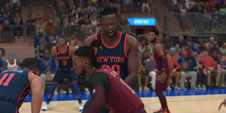 Julius Randle setting a screen