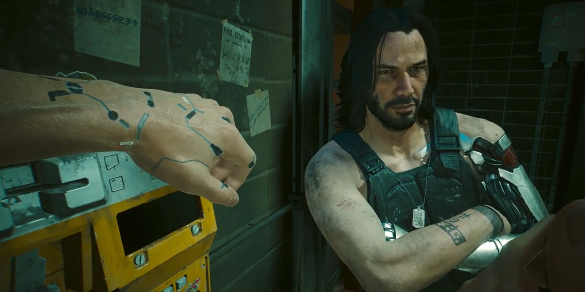 V using a payphone while Johnny Silverhand leans against the wall next to it in Cyberpunk 2077 Phantom Liberty