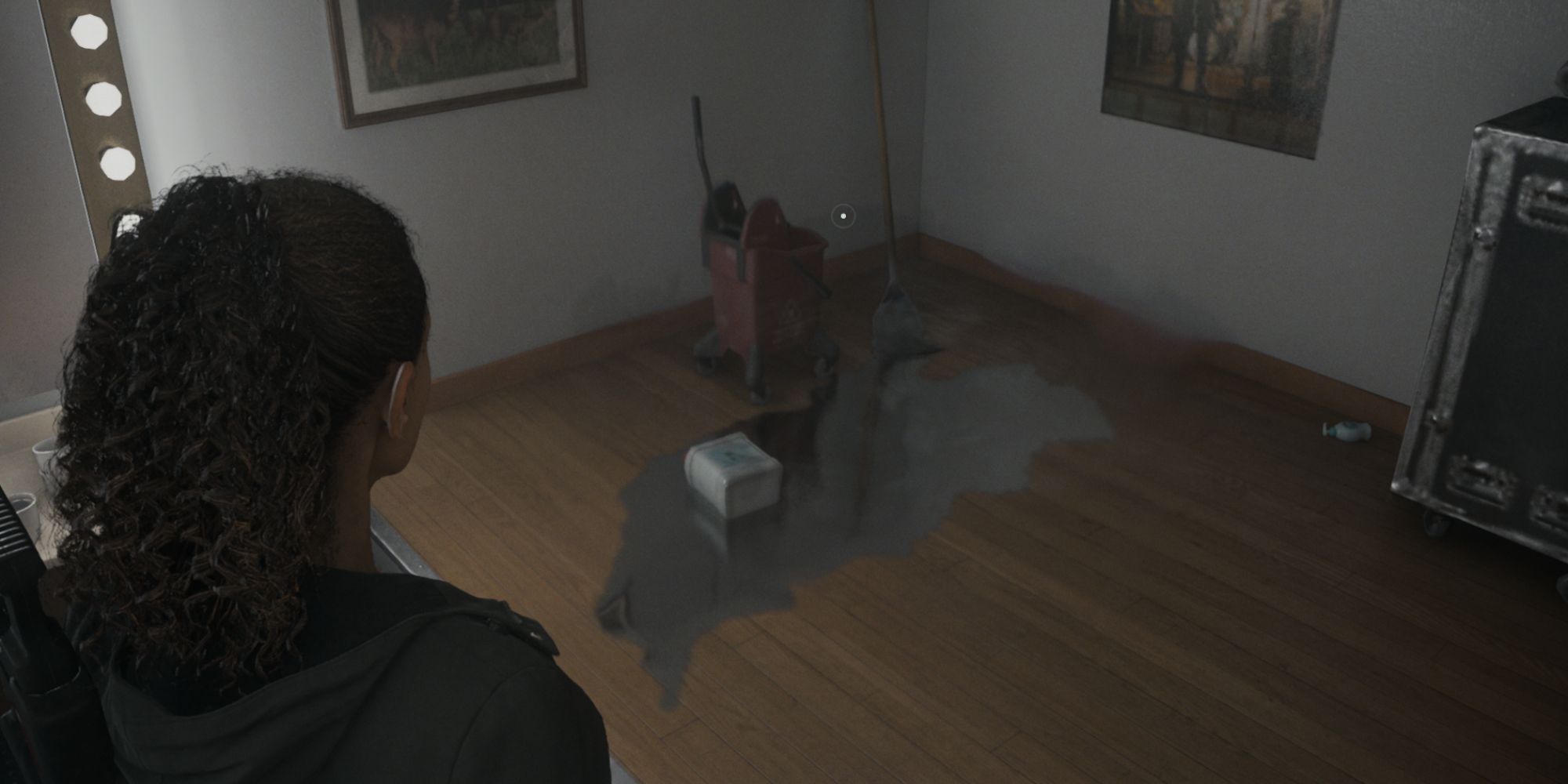 Saga Anderson finds a mop bucket in the dressing room at Suomi Hall in Alan Wake 2