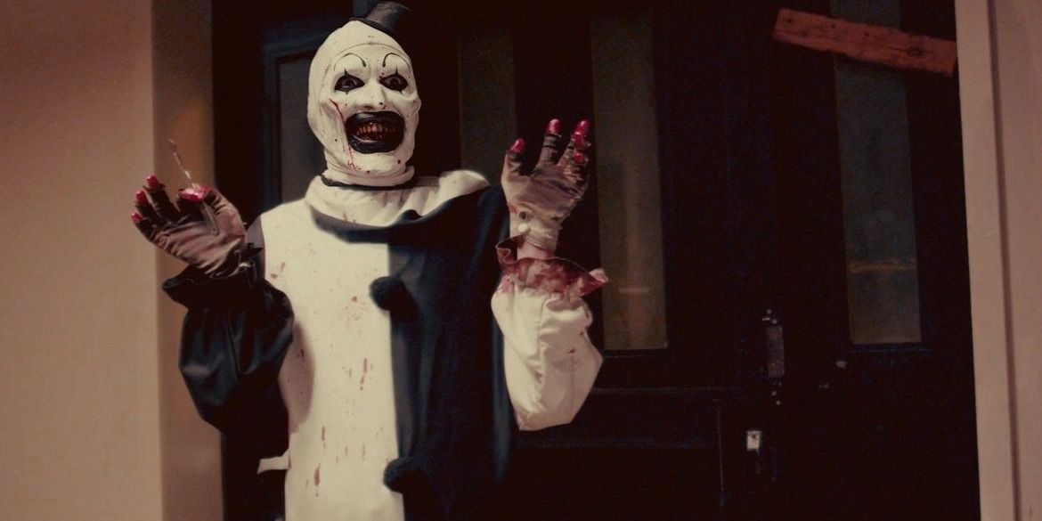 Art Clown smiles threateningly in fear.