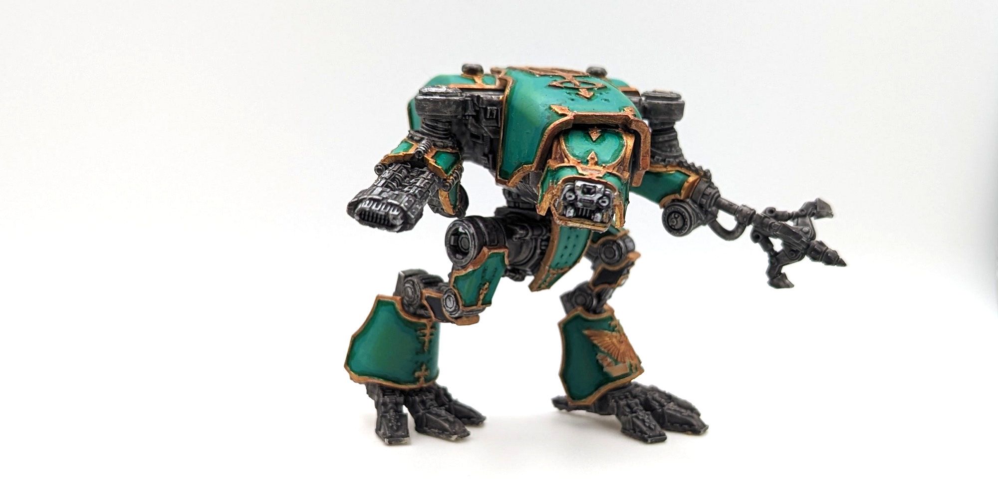 warhammer legions imperialis warhound titan painted in sons of horus colours