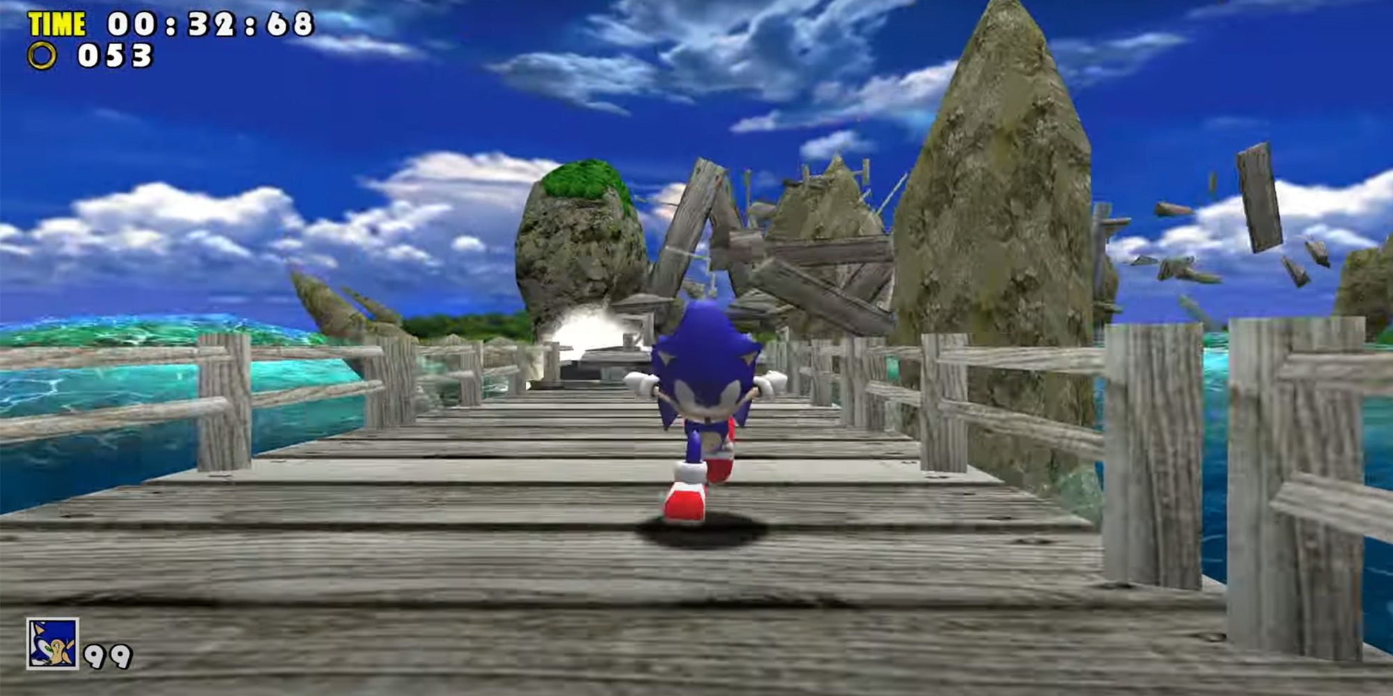 Sonic Adventure (Dreamcast) - Sonic running away from a whale in Emerald Coast