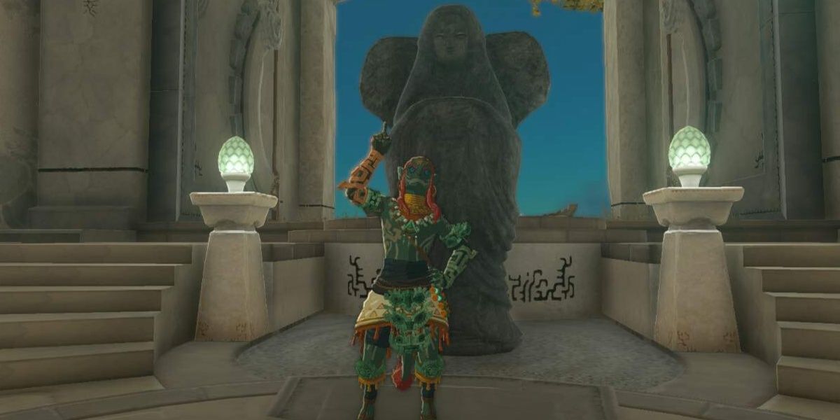 The Ancient Hero poses in front of a Hylia statue