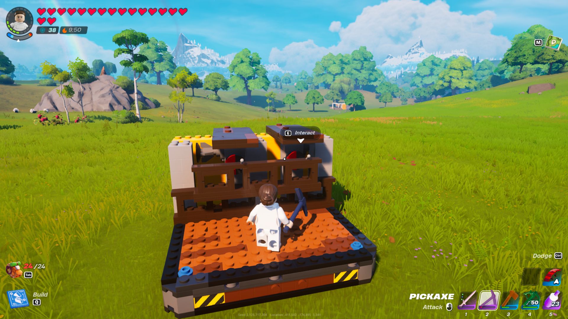 Ein Lego-Spieler schaut sich Aktivierungsschalter an, die ein Auto in verschiedene Richtungen drehen können.